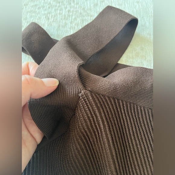 Babaton Ribbed Criss Cross Top - Picture 8 of 9